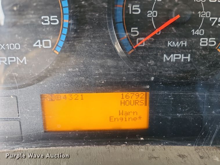 image for item EI8663 2010 International Workstar 7400  refuse truck