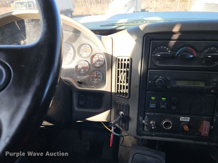 image for item EI8663 2010 International Workstar 7400  refuse truck