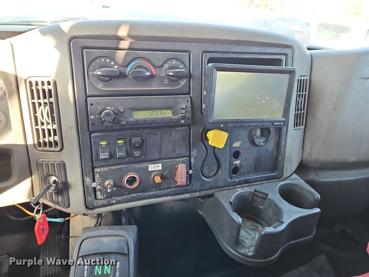 image for item EI8663 2010 International Workstar 7400  refuse truck