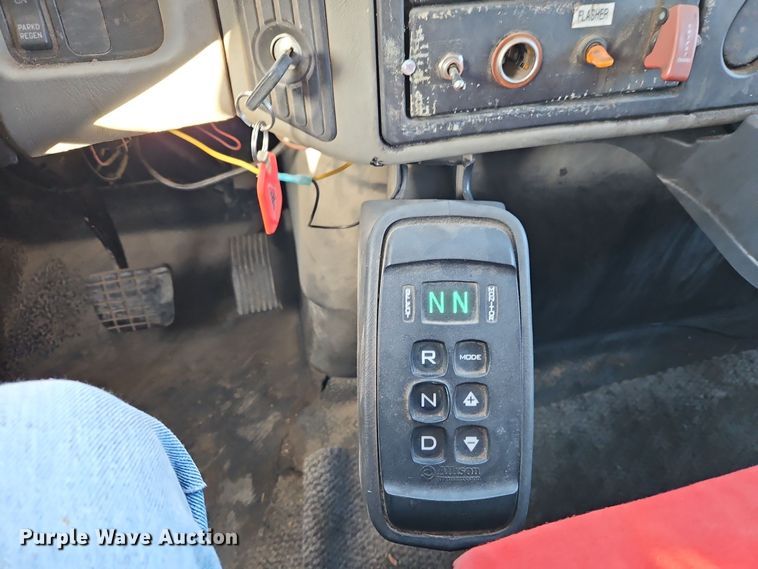 image for item EI8663 2010 International Workstar 7400  refuse truck