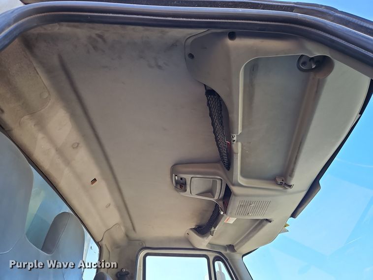 image for item EI8663 2010 International Workstar 7400  refuse truck