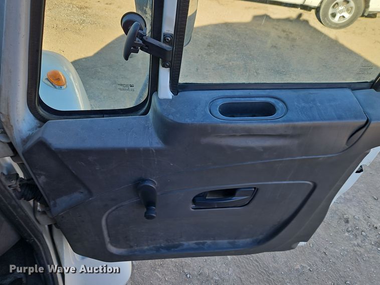 image for item EI8663 2010 International Workstar 7400  refuse truck