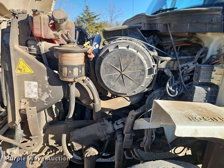 image for item EI8663 2010 International Workstar 7400  refuse truck