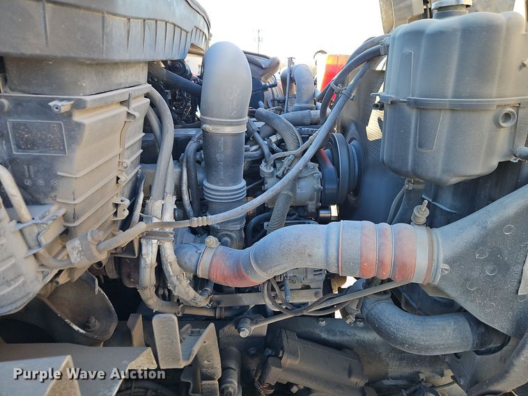 image for item EI8663 2010 International Workstar 7400  refuse truck