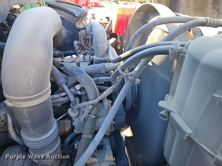 image for item EI8663 2010 International Workstar 7400  refuse truck