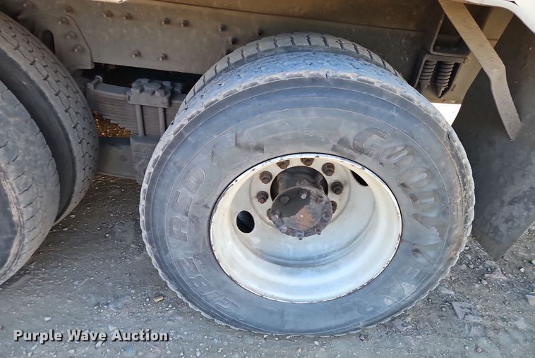 image for item EI8663 2010 International Workstar 7400  refuse truck