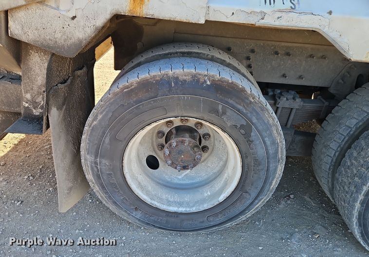 image for item EI8663 2010 International Workstar 7400  refuse truck