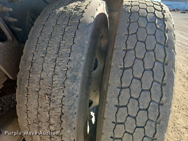 image for item EI8663 2010 International Workstar 7400  refuse truck