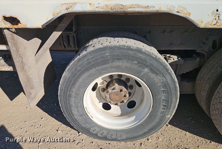 image for item EI8663 2010 International Workstar 7400  refuse truck