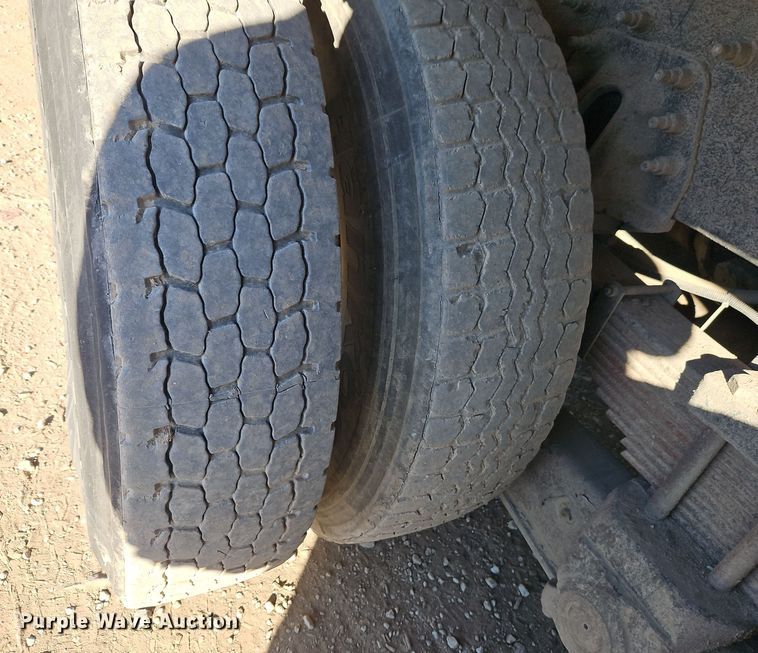 image for item EI8663 2010 International Workstar 7400  refuse truck