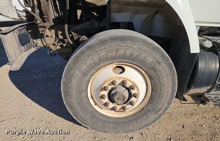 image for item EI8663 2010 International Workstar 7400  refuse truck