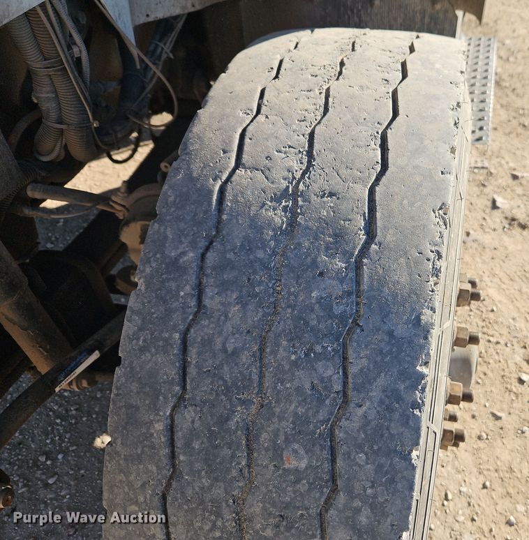 image for item EI8663 2010 International Workstar 7400  refuse truck