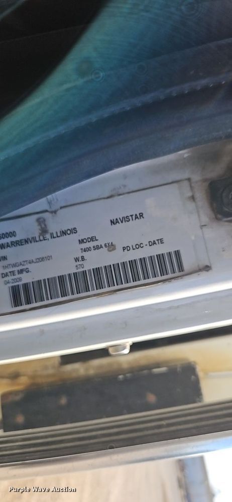 image for item EI8663 2010 International Workstar 7400  refuse truck