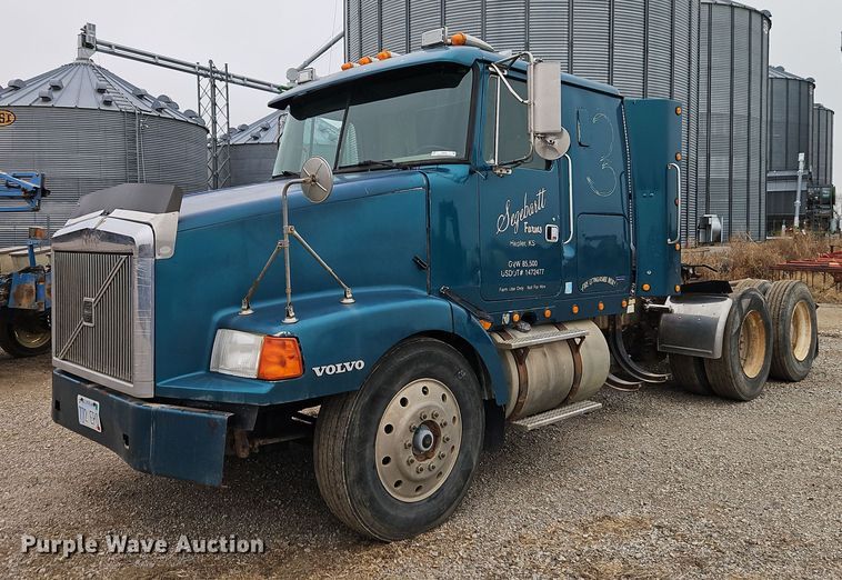 image for item EI8692 1996 Volvo WIA64T semi truck