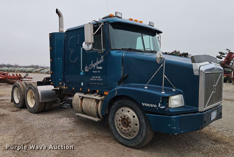 image for item EI8692 1996 Volvo WIA64T semi truck
