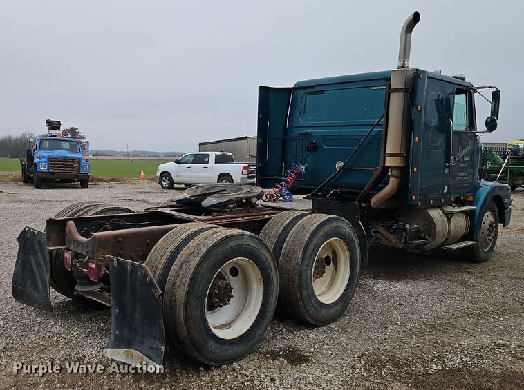 image for item EI8692 1996 Volvo WIA64T semi truck