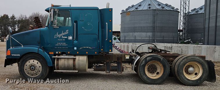 image for item EI8692 1996 Volvo WIA64T semi truck