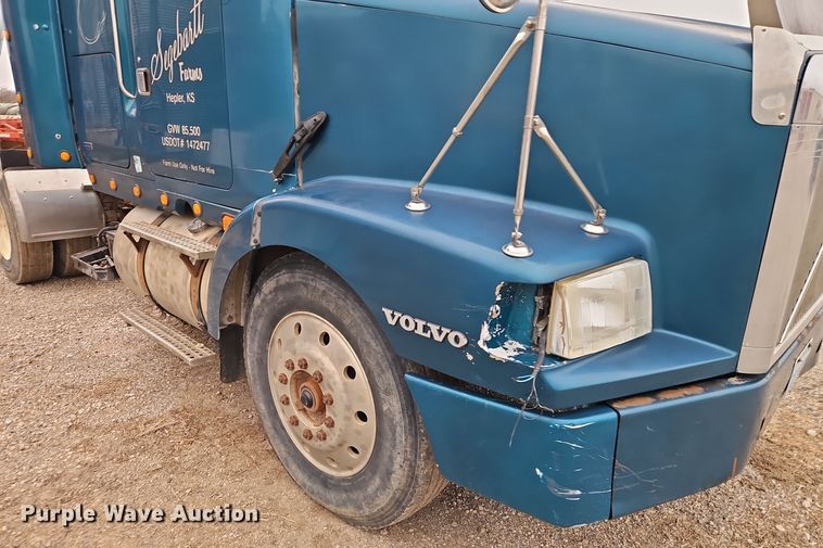 image for item EI8692 1996 Volvo WIA64T semi truck