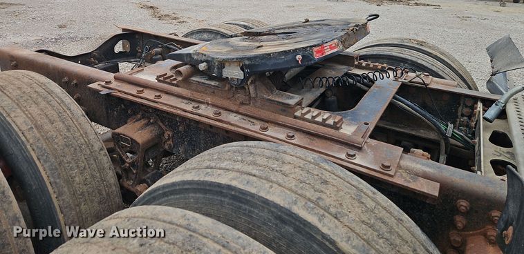 image for item EI8692 1996 Volvo WIA64T semi truck