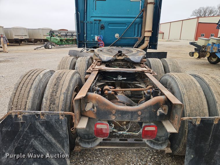 image for item EI8692 1996 Volvo WIA64T semi truck