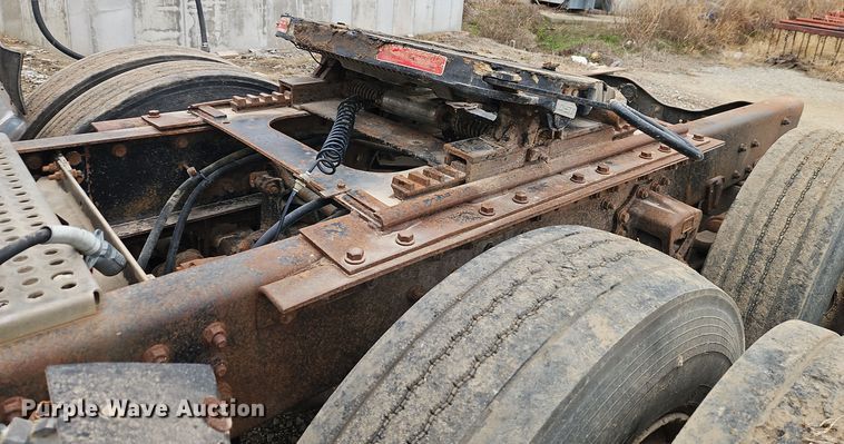 image for item EI8692 1996 Volvo WIA64T semi truck