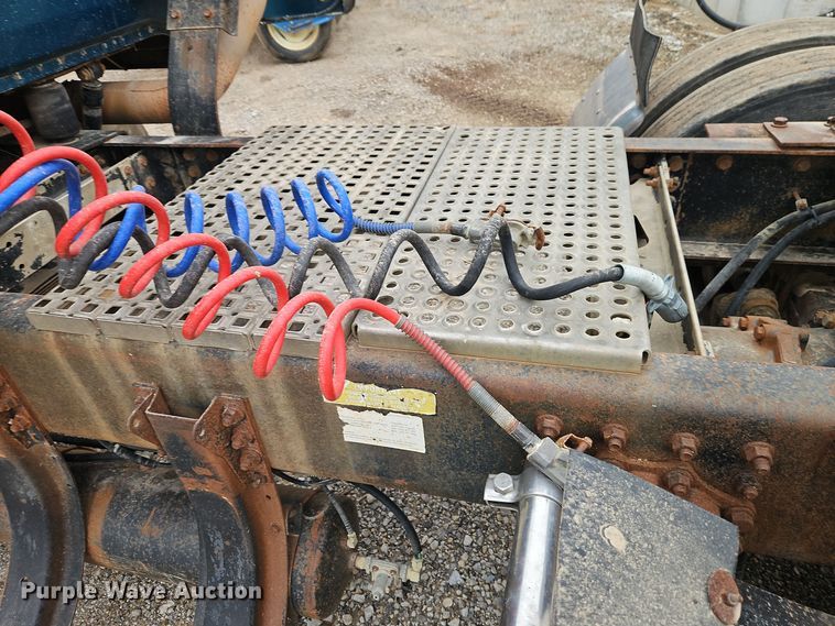 image for item EI8692 1996 Volvo WIA64T semi truck