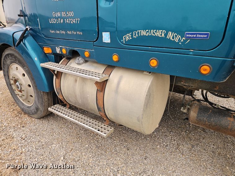 image for item EI8692 1996 Volvo WIA64T semi truck