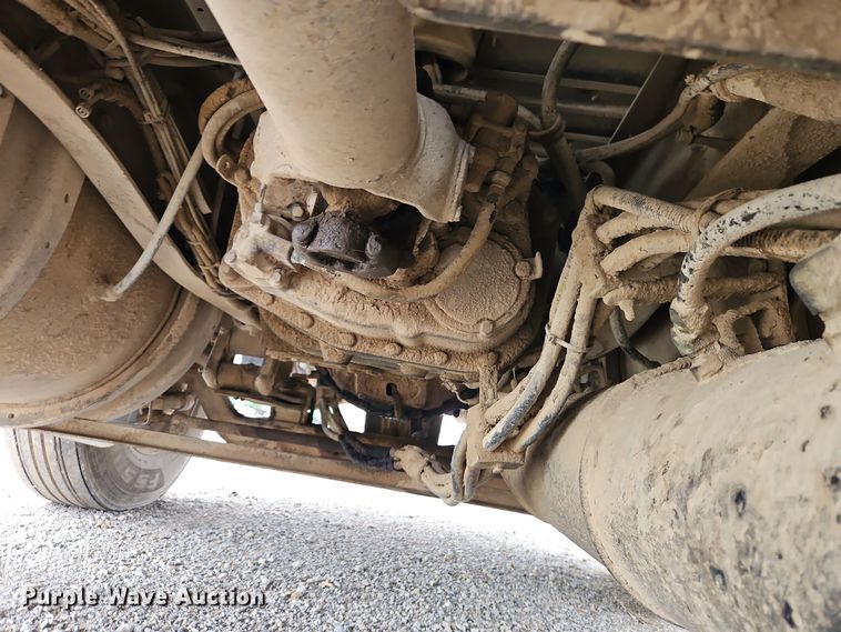 image for item EI8692 1996 Volvo WIA64T semi truck