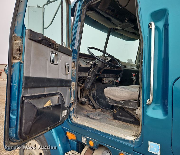 image for item EI8692 1996 Volvo WIA64T semi truck