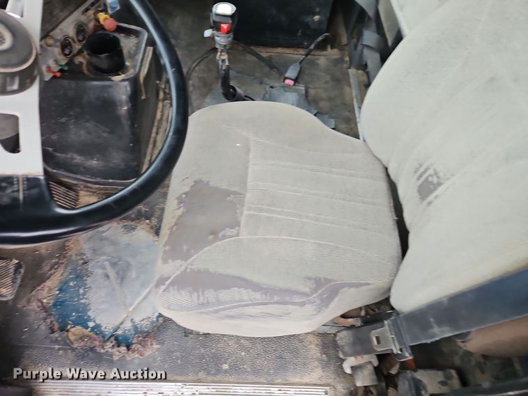 image for item EI8692 1996 Volvo WIA64T semi truck