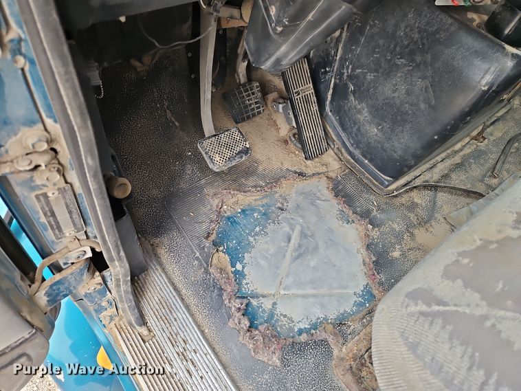 image for item EI8692 1996 Volvo WIA64T semi truck