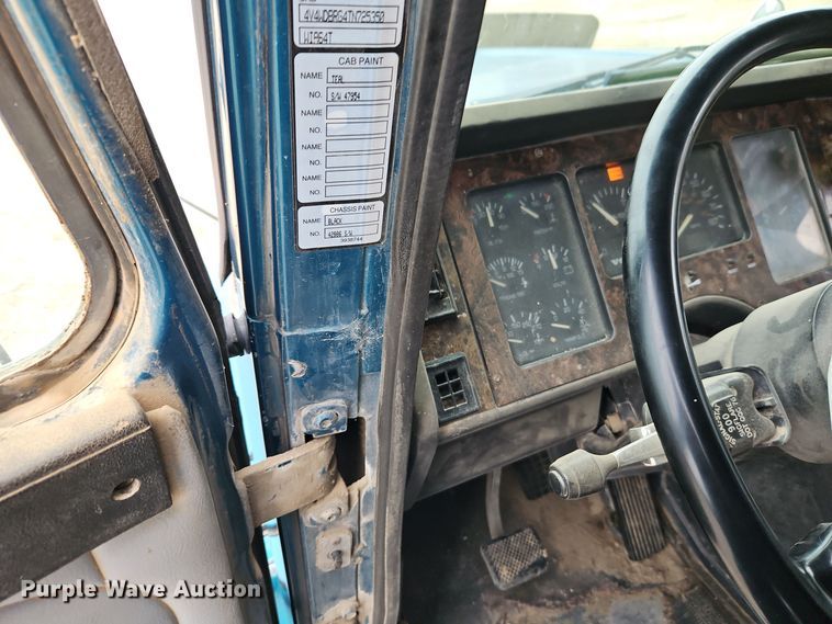 image for item EI8692 1996 Volvo WIA64T semi truck