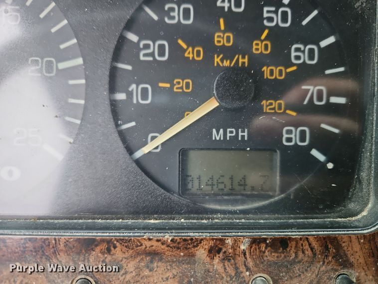 image for item EI8692 1996 Volvo WIA64T semi truck