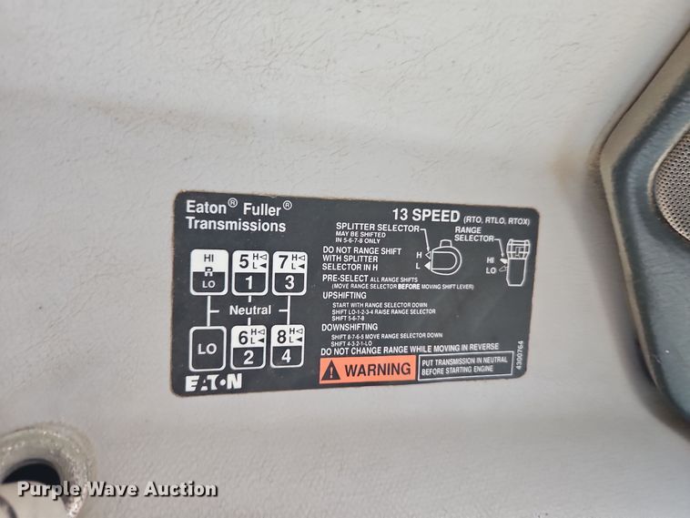 image for item EI8692 1996 Volvo WIA64T semi truck