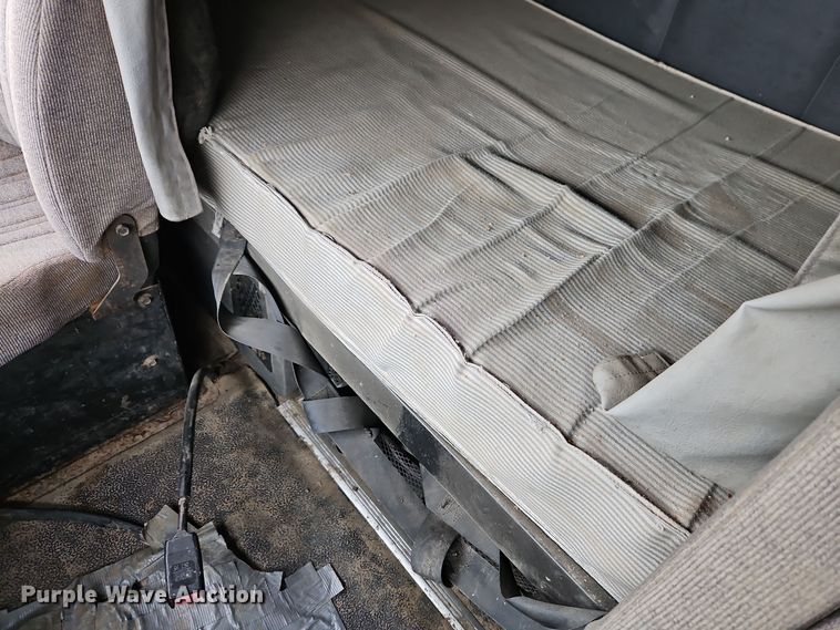 image for item EI8692 1996 Volvo WIA64T semi truck