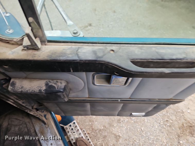 image for item EI8692 1996 Volvo WIA64T semi truck