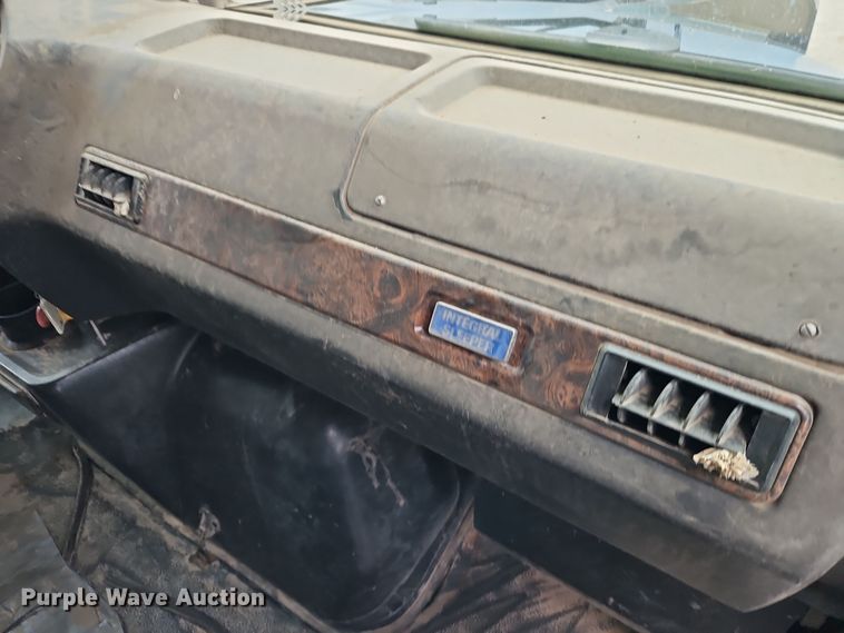 image for item EI8692 1996 Volvo WIA64T semi truck