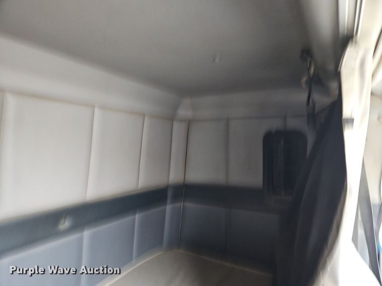 image for item EI8692 1996 Volvo WIA64T semi truck