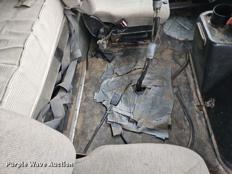 image for item EI8692 1996 Volvo WIA64T semi truck