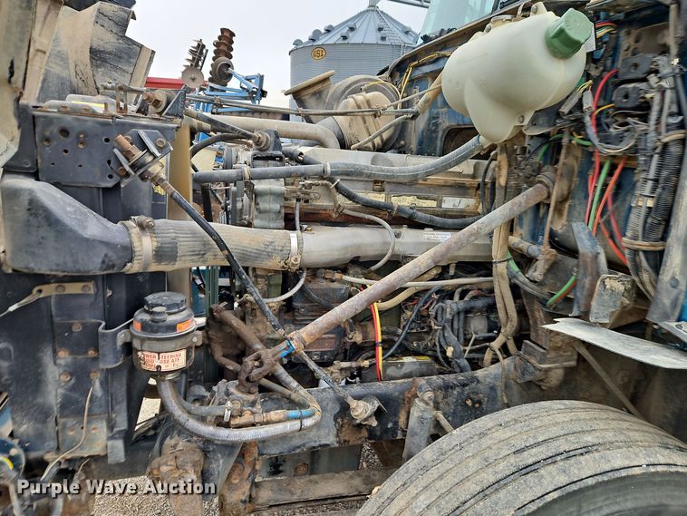 image for item EI8692 1996 Volvo WIA64T semi truck