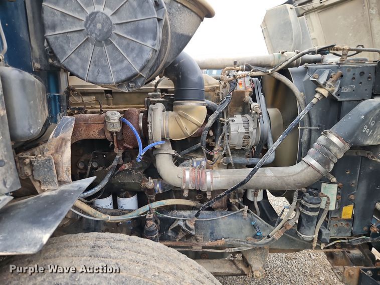 image for item EI8692 1996 Volvo WIA64T semi truck