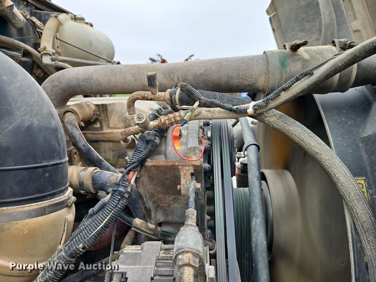 image for item EI8692 1996 Volvo WIA64T semi truck