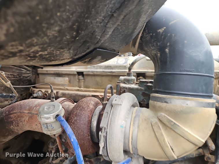 image for item EI8692 1996 Volvo WIA64T semi truck