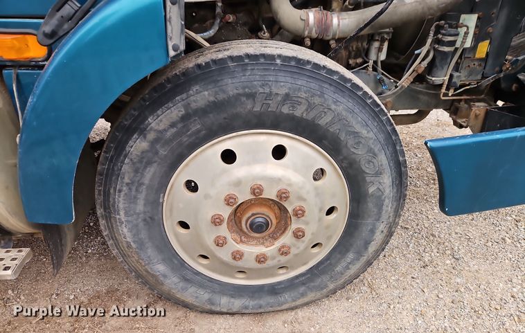 image for item EI8692 1996 Volvo WIA64T semi truck