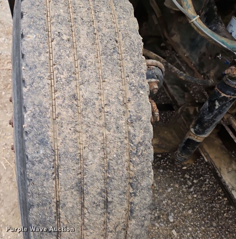 image for item EI8692 1996 Volvo WIA64T semi truck