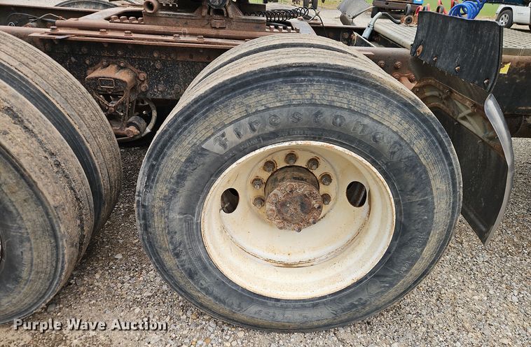 image for item EI8692 1996 Volvo WIA64T semi truck