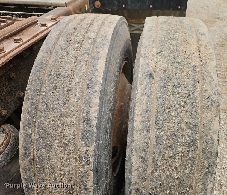 image for item EI8692 1996 Volvo WIA64T semi truck