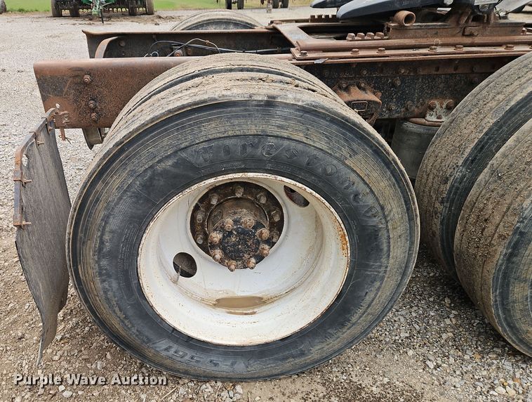 image for item EI8692 1996 Volvo WIA64T semi truck