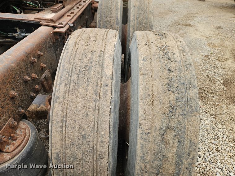 image for item EI8692 1996 Volvo WIA64T semi truck