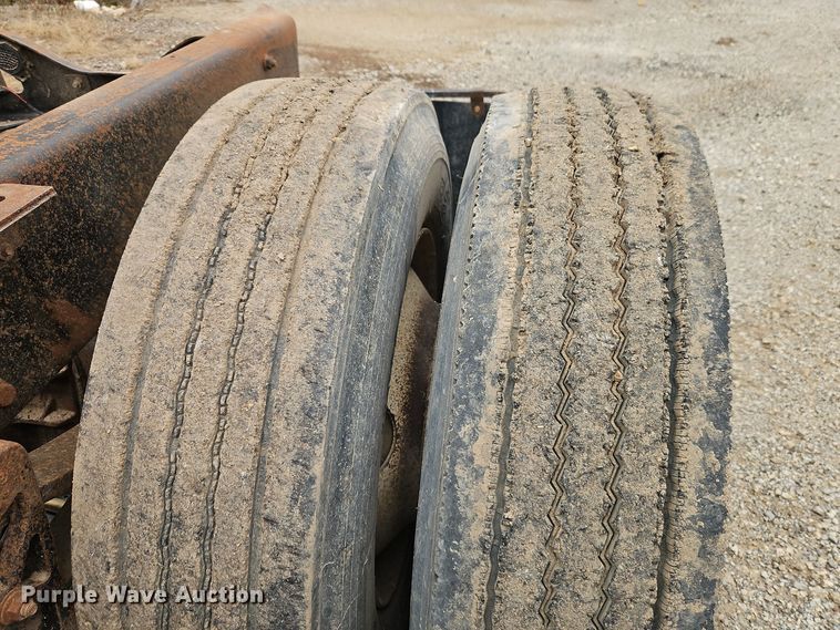 image for item EI8692 1996 Volvo WIA64T semi truck